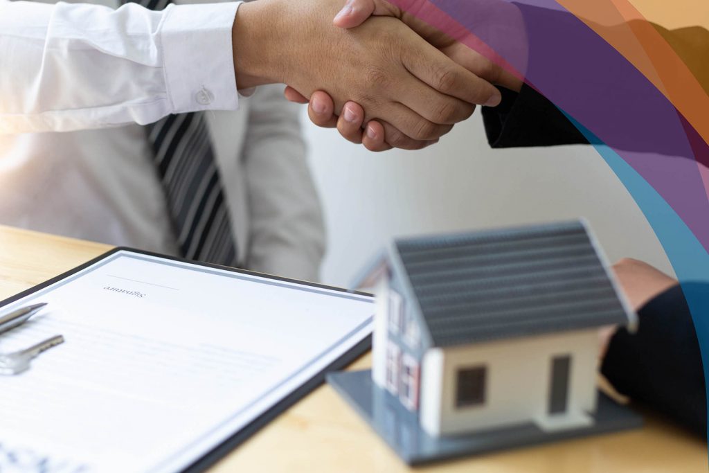 Why is it important to have access to a private lender when doing a real estate flip?